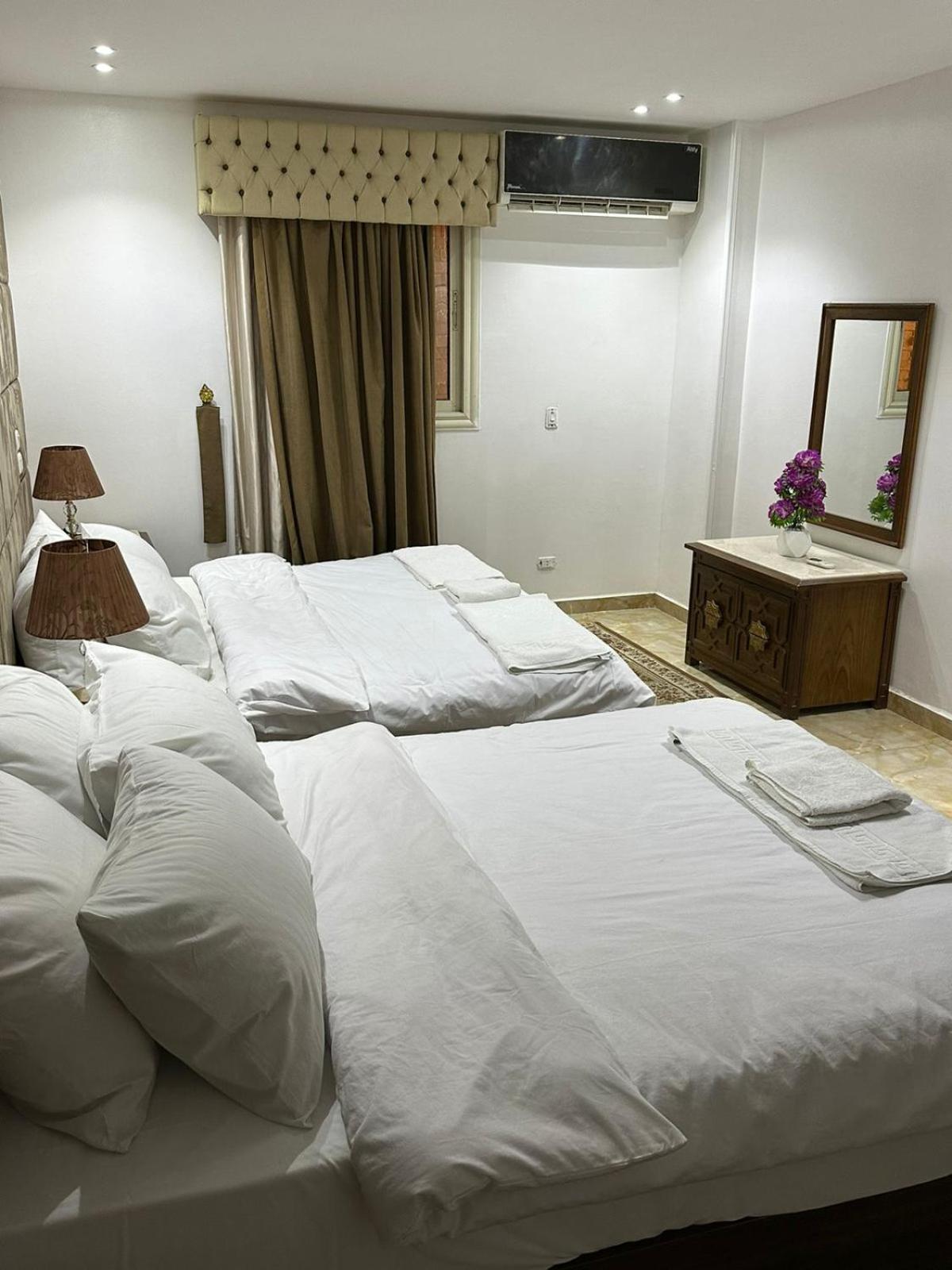 Full Pyramids View Apartment With Balcony For 8 P Kafrat al Jabal Экстерьер фото